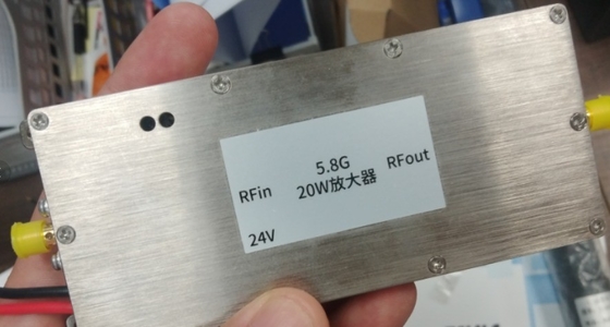 2.4GHz ড্রোন সিগন্যাল এম্প্লিফায়ার 20W রেঞ্জ এক্সটেন্ডার উচ্চ ট্রান্সমিশন লাভ